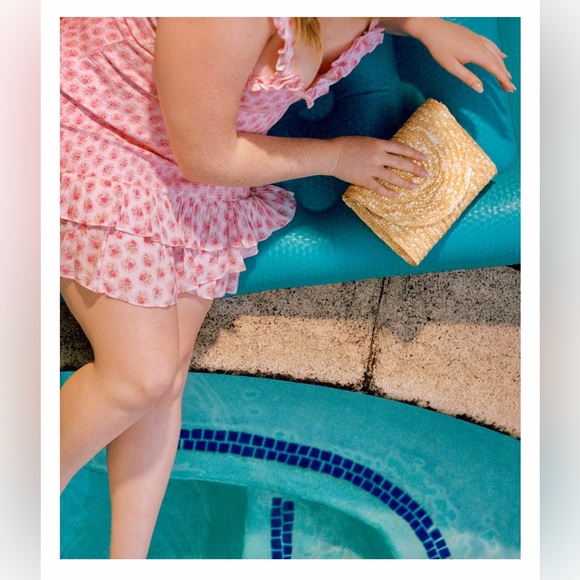 EWC Summer Oasis Travel Kit with Body Polish & Shimmer Body Oil. Brand New - Picture 2 of 9